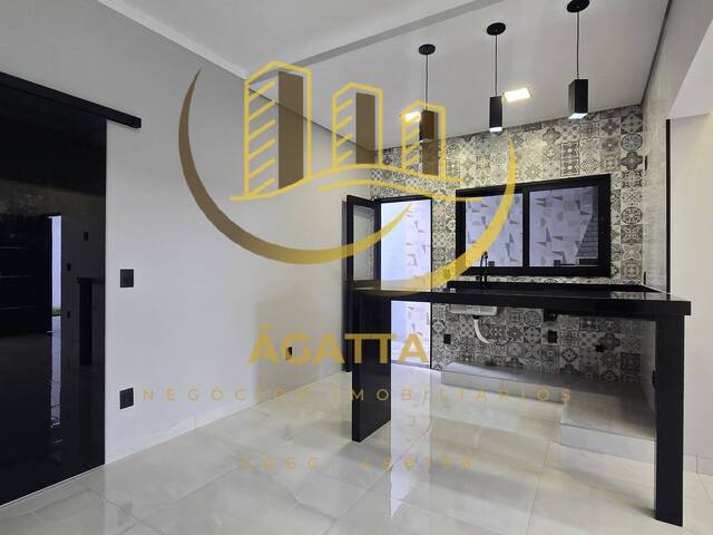 #244 - Casa para Venda em Araraquara - SP